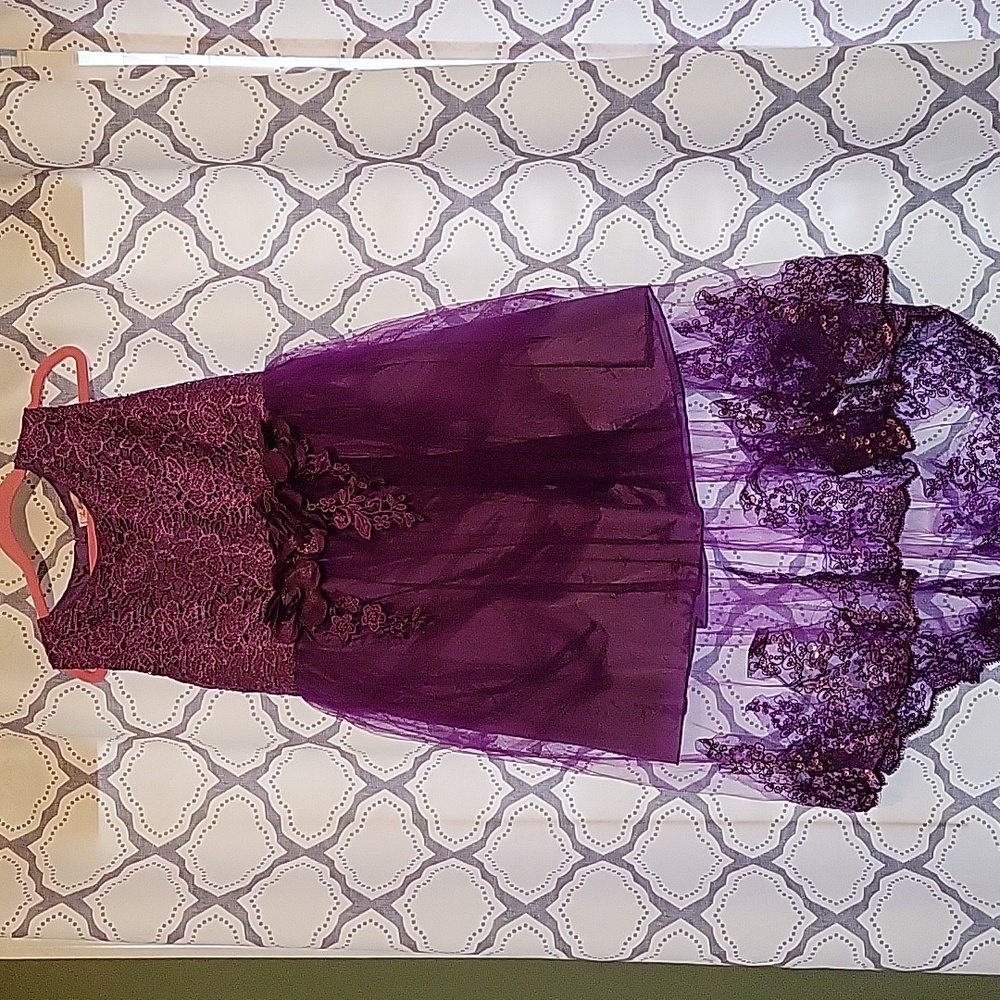 Fancy dress GUC low high lace sequins waist flower detail